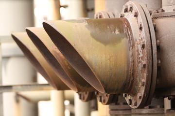 3 rostige Rohre Abluft Auslass