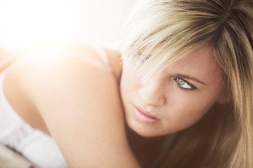 Fototapeta premium Blond girl posing in the interior photostudio