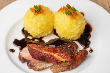 bayerischer Schweinebraten mit Knödel