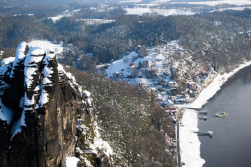Blick von der Bastei auf Kurort Rathen