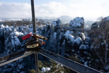 Liebesschlösser an der Ferdinandaussicht bei der Bastei