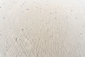 Textur Sand in wellenform im Wattenmeer Ostfriesland