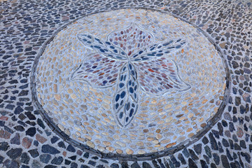 Pebbles flowers design