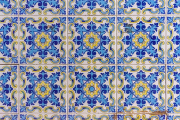 Typical Valencian tiles and slabs used to decorate the walls of the Barracas.