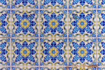 Typical Valencian tiles and slabs used to decorate the walls of the Barracas.