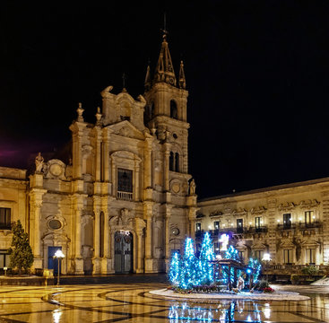 Cartolina di Acireale di notte a Natale - 80