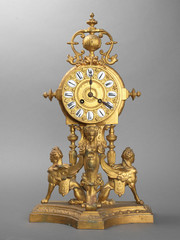 Pendule dor&eacute;e