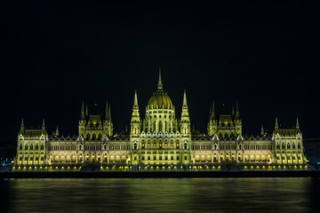 Fototapeta na wymiar Beautiful Parliament building in Budapest at night. Hungary