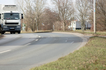 Gegenverkehr auf der Straße