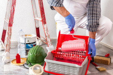 Professional house painter at work with the roller © francescomou