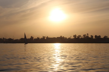 Fototapeta premium couché de soleil sur le Nil