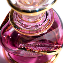 Détail de flacon de parfum sans marque