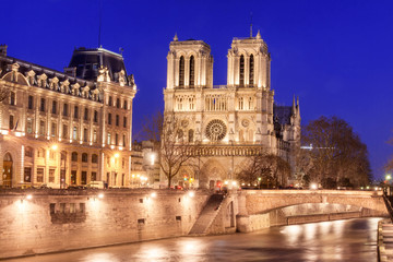 Fototapeta na wymiar Notre-Dame de Paris Cathedral in the evening, Paris, France