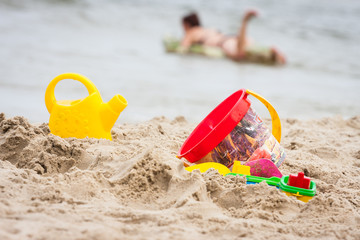 Zabawki na plaży © Mariusz Stoszewski