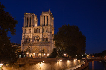 Fototapeta na wymiar Notre Dame de Paris at Evening, France