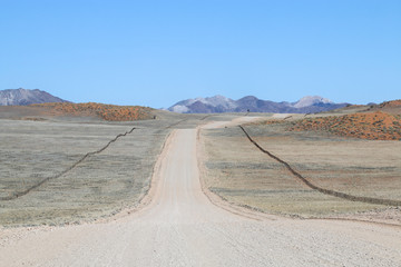 Schotterstraße durchs Naukluft-Gebirge in Namibia