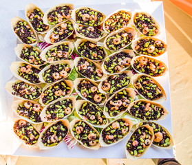 aperitif with prawns and black beans