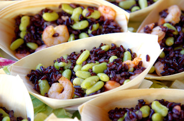 aperitif with prawns and black beans