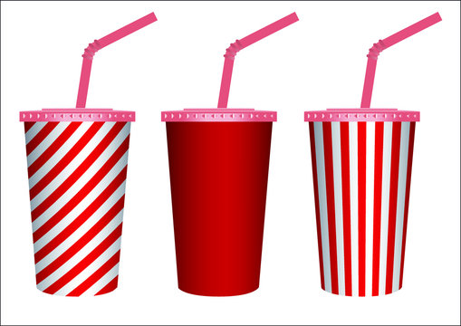 Trois gobelet jetable de couleur rouge ou &agrave; rayures rouges et blanches avec son couvercle et sa paille courb&eacute;e.