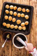 Cake balls with poppy seeds
