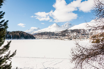 St. Moritz, St. Moritzersee, Dorf, Alpen, Oberengadin, Winter, Wintersport, Alpen, Graubünden, Schweiz