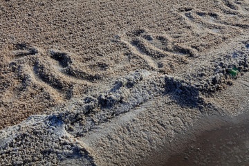 Friction trace in salt pond