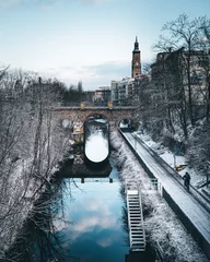 Leipzig Stadt im Winter an einem Fluss mit Brücke © Tyrosize