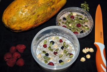 Pudding de Chia con chocolate, coco, frutos rojos y frutos secos