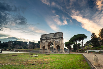 Obraz premium The Arch of Constantine in Rome at sunrise, Italy