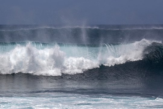Breaking waves, strong swell, spray, island of Faial, Azores, Portugal, Europe