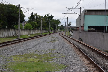 Obraz premium railway, train, rail, railroad, track, transportation, travel, transport, steel, road, perspective, line, way, station, rails, tracks, lines, journey, iron, old, industry, platform, metal, railroad tr