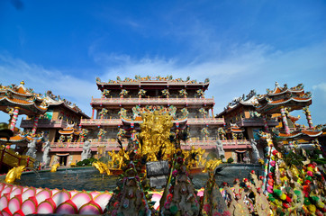 Naja Shrine is decorated in Chinese style. Is a tourist attraction for tourists to pay homage to...