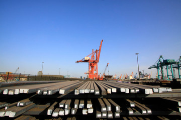 gantry crane in cargo berth