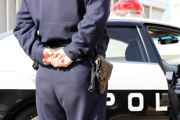 警察官　パトカー © akiyoko