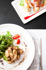 Grilled chicken with green salad and balsamic dressing