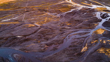 Flussbett mit vielen Armen aus der Luft, Island
