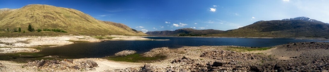 Fototapeta na wymiar Lake in Glen Shiel,Scotland