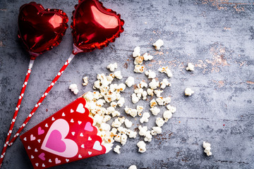 Dzień zakochanych. Święto zakochanych, popcorn i serduszka - obrazy, fototapety, plakaty