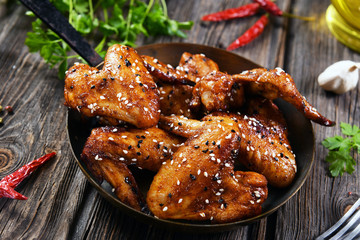 Roasted chicken wings in hot pepper and sesame