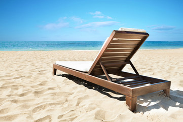 Fototapeta na wymiar Deckchair on a tropical beach