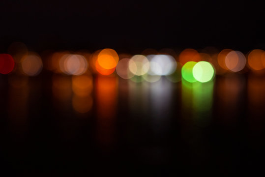 Bildhintergrund | Lichtpunkte am Wasser