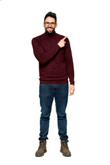 Naklejka premium Full-length shot of Handsome man with glasses pointing to the side to present a product on isolated white background