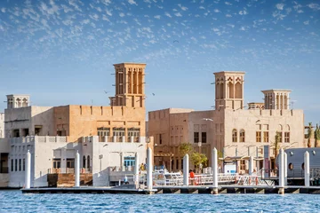 Foto op Canvas DUBAI, Verenigde Arabische Emiraten - 13 december: Uitzicht op traditionele Arabische gebouwen in het historische district Al Fahidi, Bastakiya © Konstantin