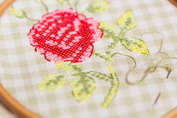 Cross-stitch embroidery on hoops - red rose with green leaves with moulinet 