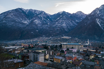 Fototapeta premium View of mountains and houses in Aosta Valley, Italy