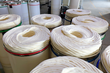 Spinning plant machinery and cotton yarn