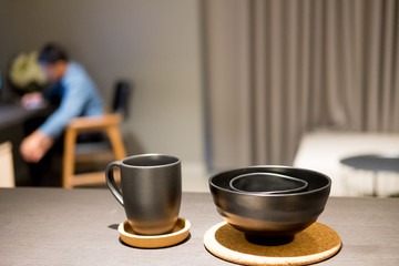 Selective focus of black bowl and cups