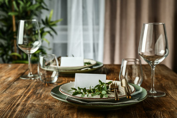 Simple table setting in restaurant