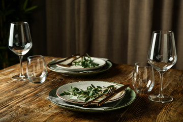 Simple table setting in restaurant