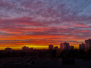 Obraz premium sky colored eye at dawn in madrid